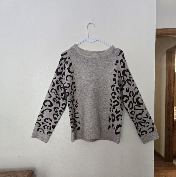 Hem & Thread Gray and Black Crew Neck Sweater - Picture 1 of 3